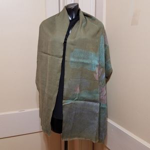 Metropolitan Museum of Art Embroidered Muted Floral Pattern Wrap